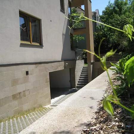 Split Level *