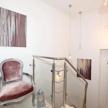 Split Level Homestay *